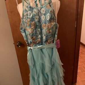 Floral Embroidered Dress in Mint